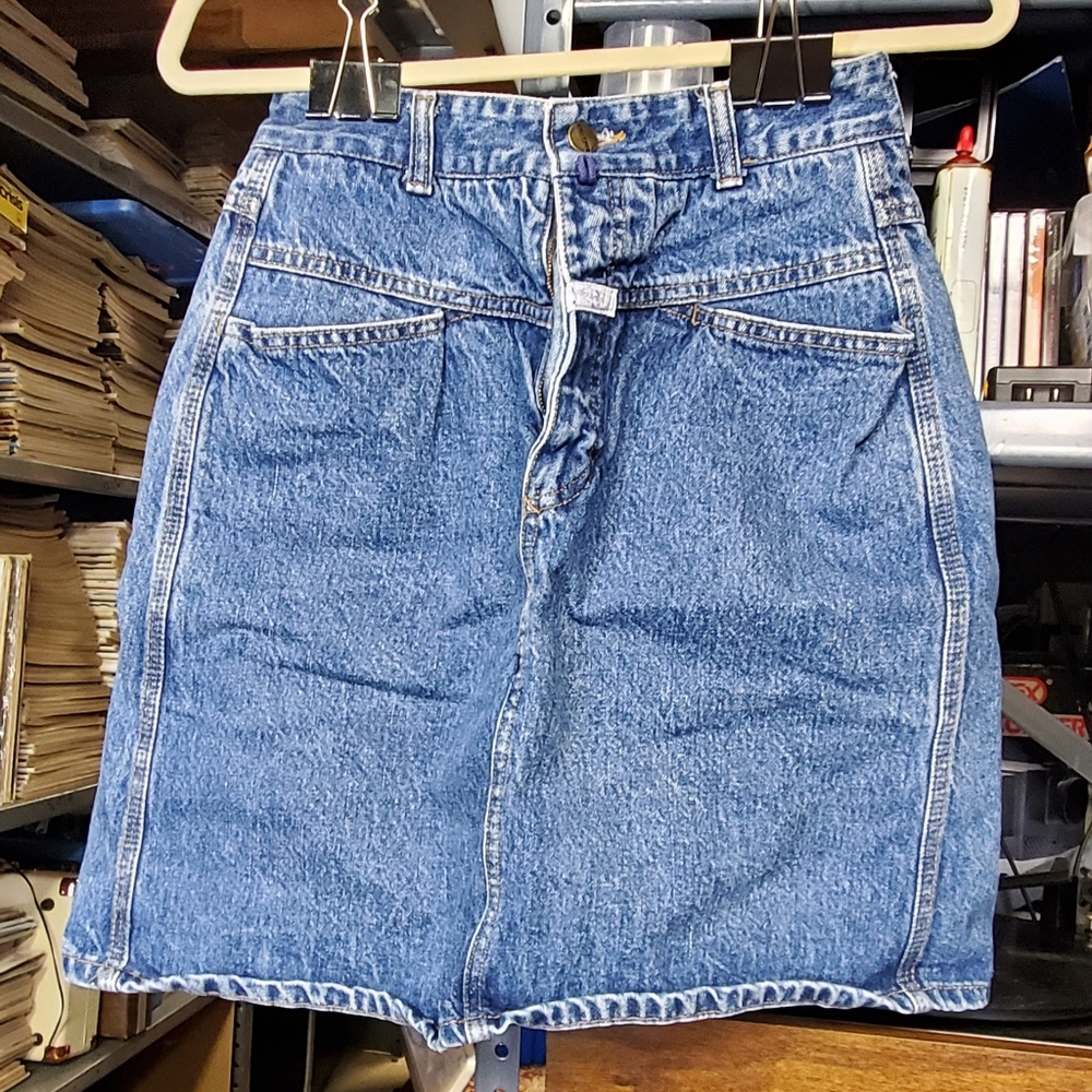 Complements Stone Wash Denim skirt Juniors size 9/10. Made in USA